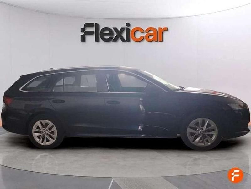 Usado Skoda Octavia Style 150 CV (110 kW) 2021 Azul Familiar