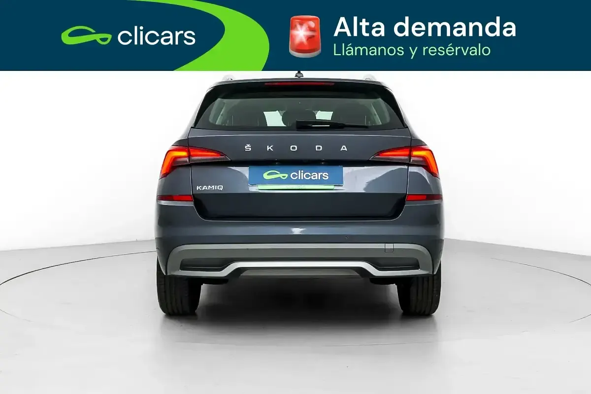 Usado Skoda Kamiq Ambition 110 CV (80 kW) 2021 Gris / plata SUV