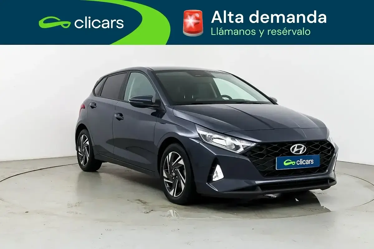Usado Hyundai i20 100 CV (73 kW) 2022 Gris Utilitario