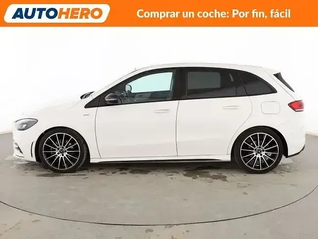 Usado Mercedes B180 AMG line 116 CV (85 kW) 2022 Blanco Monovolumen