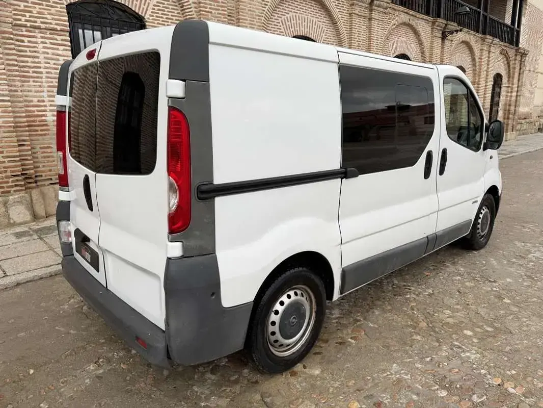 Usado Opel Vivaro 114 CV (83 kW) 2008 Blanco Monovolumen