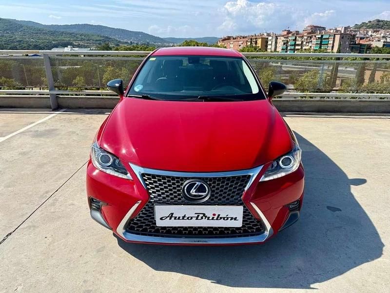 Usado Lexus CT200h Executive Line 136 CV (100 kW) 2018 Rojo Utilitario