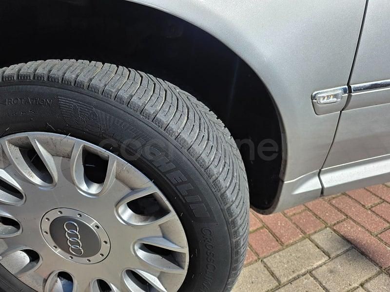 Usado Audi A8L Premium 275 CV (202 kW) 2005 Gris / plata Berlina