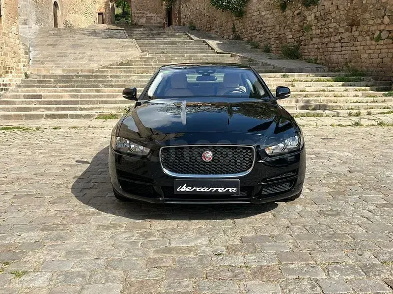 Usado Jaguar XE Prestige 200 CV (147 kW) 2017 Negro Berlina