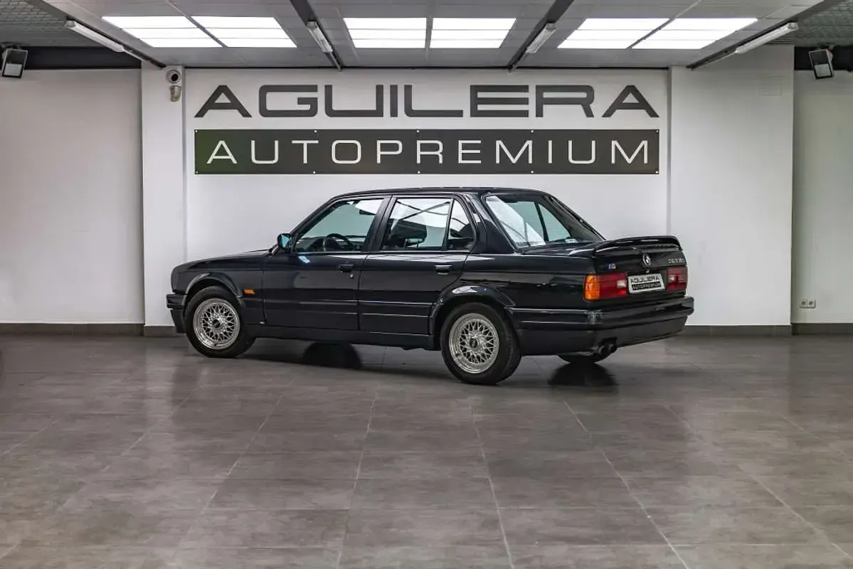 Usado BMW 320 Shadowline 129 HP (94 kW) 1989 Preto Sedan