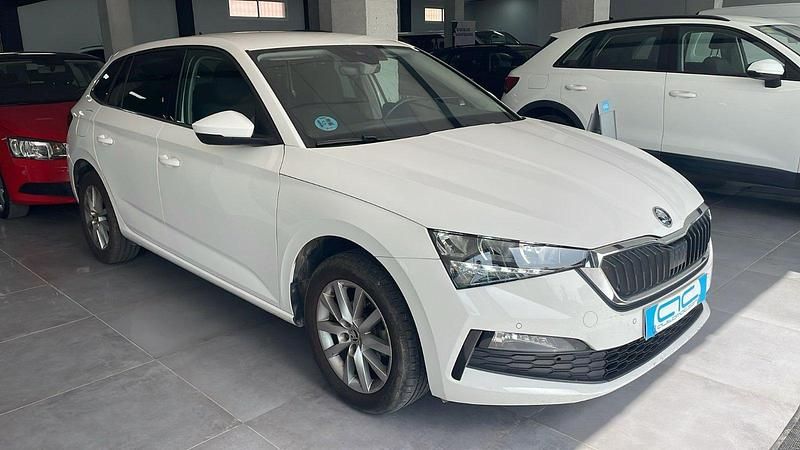 Usado Skoda Scala Ambition 95 CV (69 kW) 2022 Blanco Utilitario