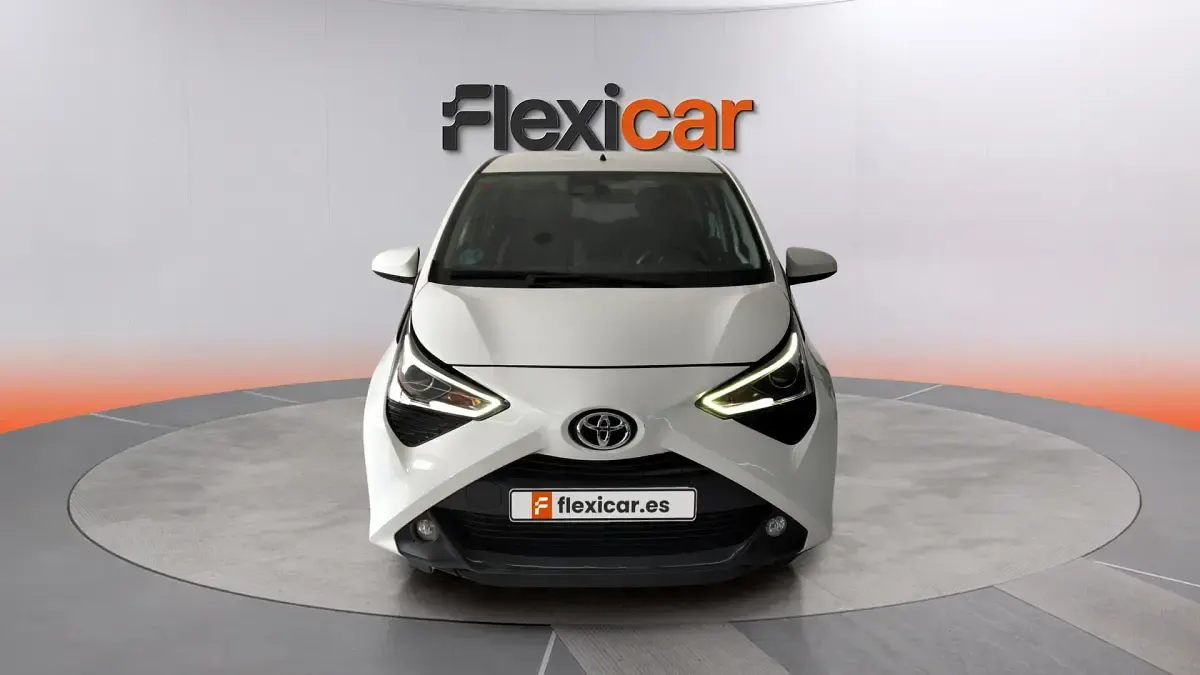 Usado Toyota Aygo X-play 72 CV (52 kW) 2019 Blanco Utilitario