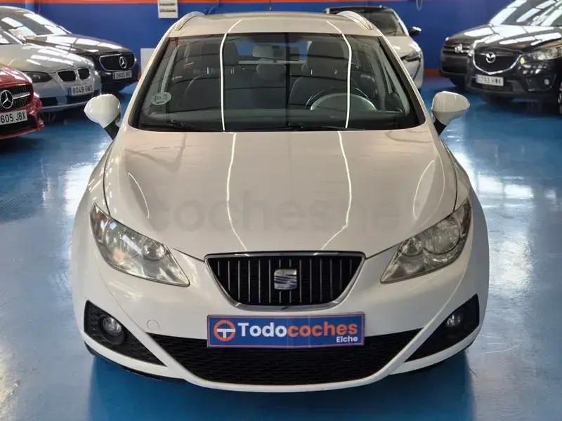 Usado Seat Ibiza Reference 90 CV (66 kW) 2011 Blanco Berlina