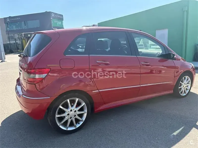 Usado Mercedes B180 109 CV (80 kW) 2006 Rojo Monovolumen