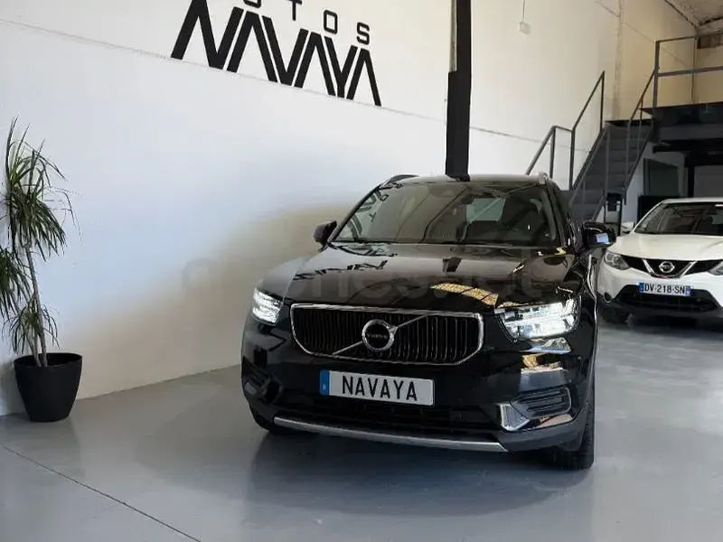 Usado Volvo XC40 Momentum 150 CV (110 kW) 2020 Negro SUV