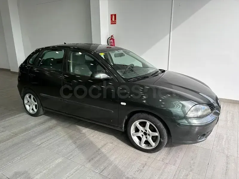 Usado Seat Ibiza Sport 100 CV (73 kW) 2002 Verde Utilitario