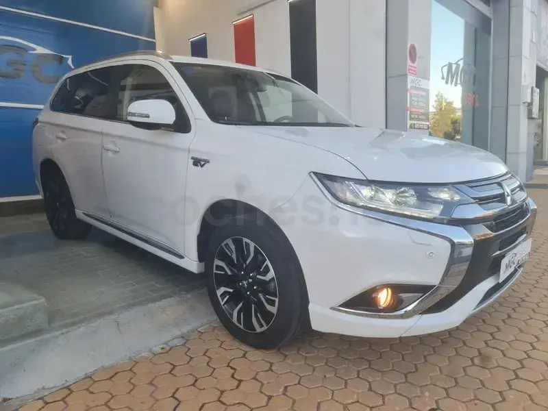 Usado Mitsubishi Outlander P-HEV 203 CV (149 kW) 2018 Blanco SUV