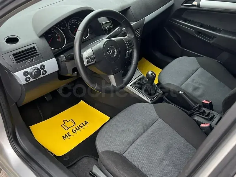 Usado Opel Astra Cosmo 100 CV (73 kW) 2004 Gris / plata Berlina
