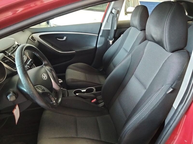 Usado Hyundai i30 101 CV (74 kW) 2013 Rojo Utilitario