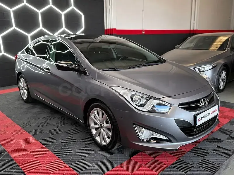 Usado Hyundai i40 Style 136 CV (100 kW) 2012 Gris / plata Berlina