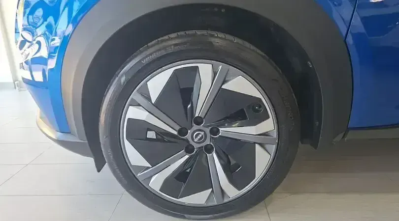 Usado Nissan Juke N-Connecta 143 CV (105 kW) 2025 Magnetic blue black metalizado SUV
