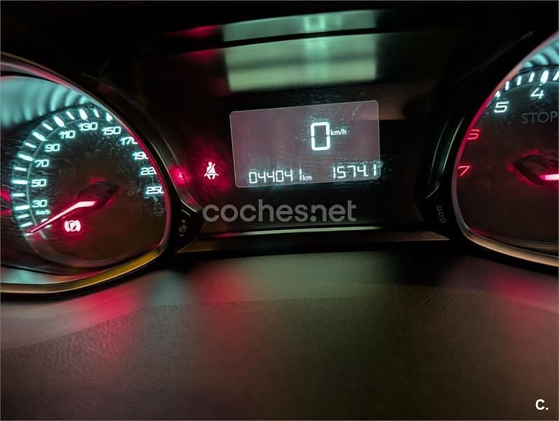 Usado Peugeot 308 Allure 110 CV (80 kW) 2018 Blanco Berlina