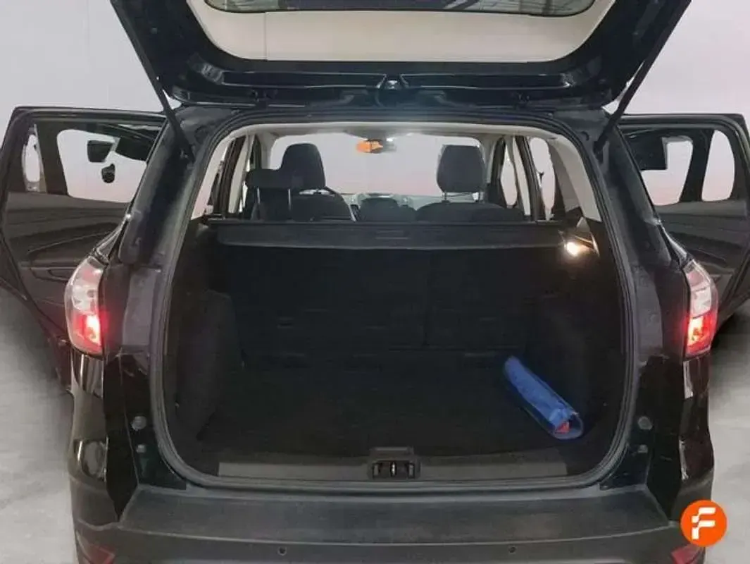 Usado Ford Kuga ST-Line 120 CV (88 kW) 2018 Negro SUV