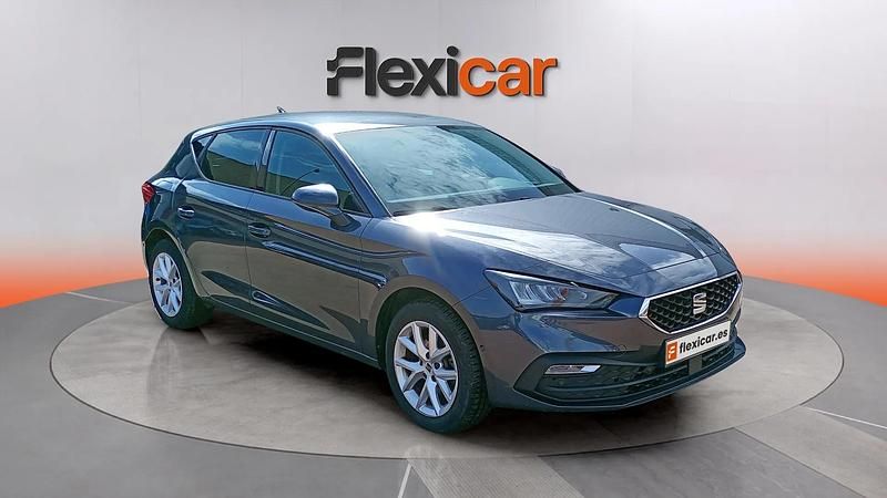 Usado Seat Leon Style 131 CV (96 kW) 2023 Gris Familiar