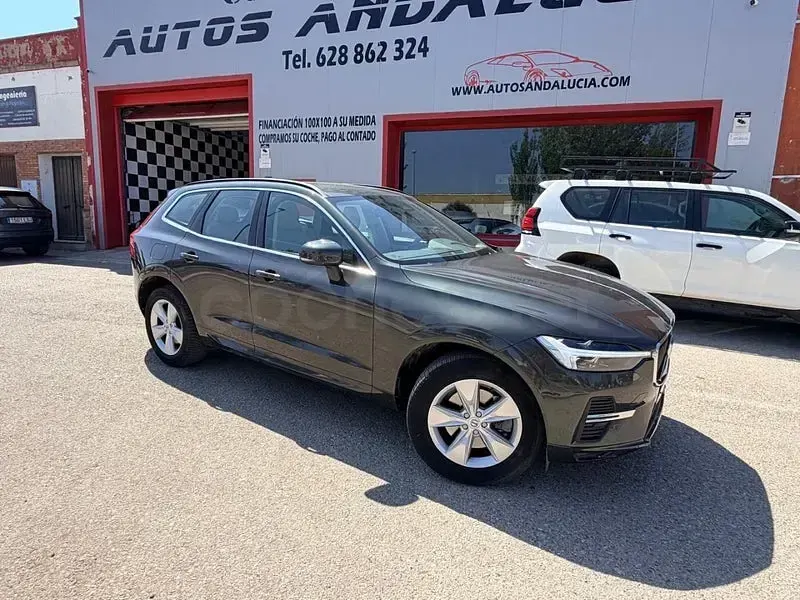 Usado Volvo XC60 Core 197 CV (144 kW) 2022 Gris / plata SUV