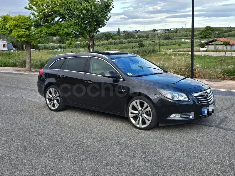 Usado Opel Insignia Sportive 160 CV (117 kW) 2012 Negro Familiar