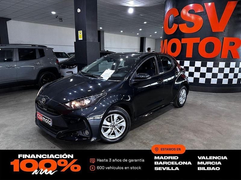 Negro Usado 2023 Toyota Yaris Hybrid Active Utilitario | 15.450 € (Super precio) - Imagen 1/4