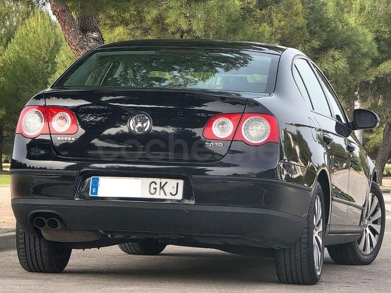 Usado VW Passat Advance 140 CV (102 kW) 2009 Negro Berlina