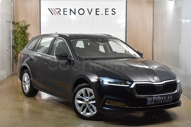 Usado Skoda Octavia Selection 150 CV (110 kW) 2023 Negro Familiar
