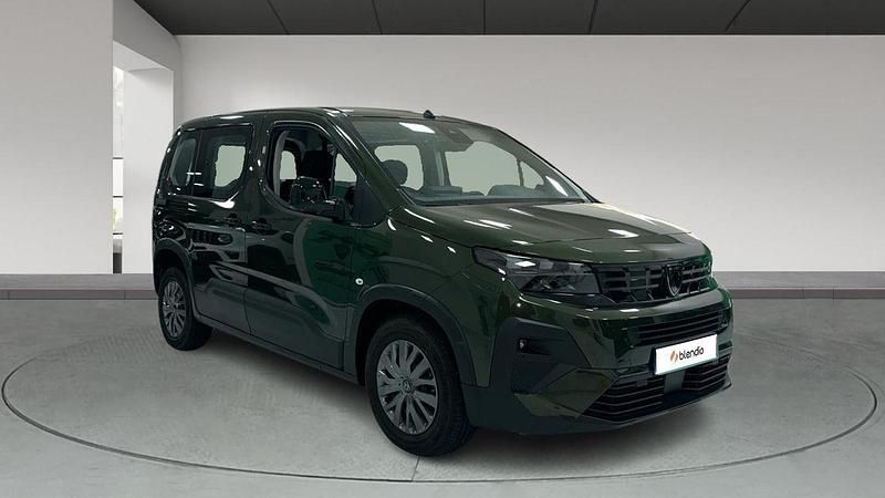 Usado Peugeot Rifter Allure 100 CV (73 kW) 2025 Verde Monovolumen
