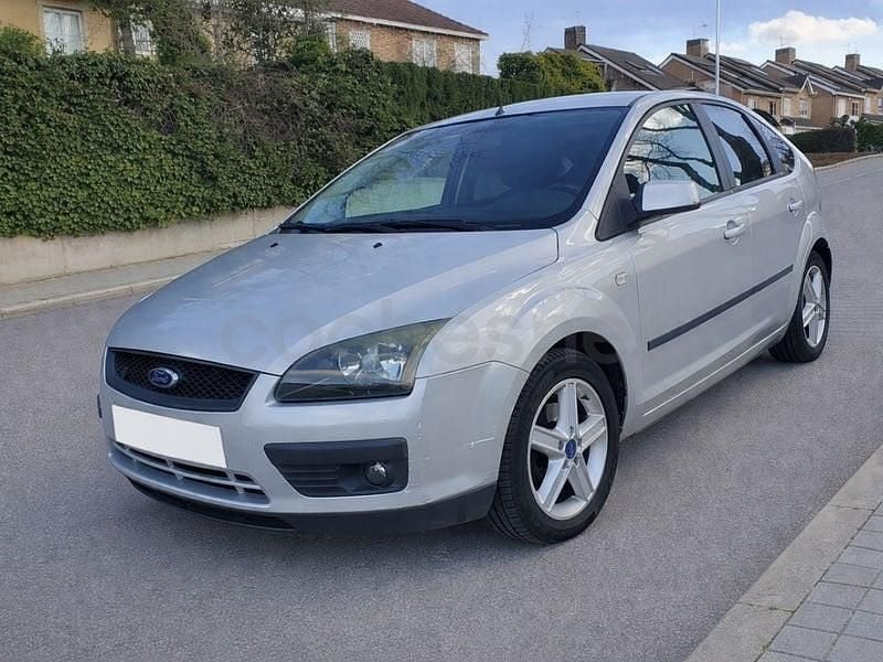 Usado Ford Focus Trend 125 CV (91 kW) 2007 Gris / plata Berlina