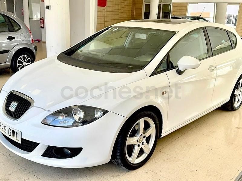 Usado Seat Leon Sport 125 CV (91 kW) 2010 Blanco Utilitario