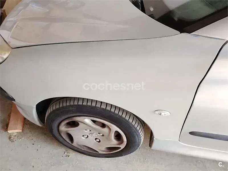 Usado Peugeot 206 70 CV (51 kW) 2003 Gris / plata Berlina