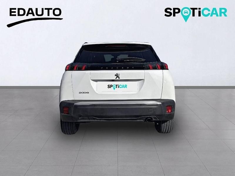 Usado Peugeot 2008 Allure 100 CV (73 kW) 2021 Blanco SUV