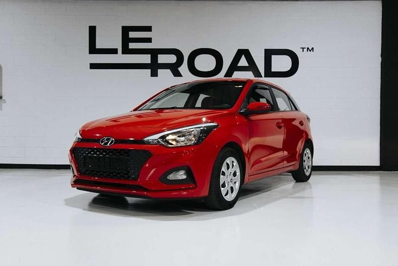 Usado Hyundai i20 75 CV (55 kW) 2019 Rojo Utilitario