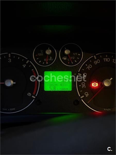 Usado Ford Fiesta Futura 90 CV (66 kW) 2008 Rojo Utilitario