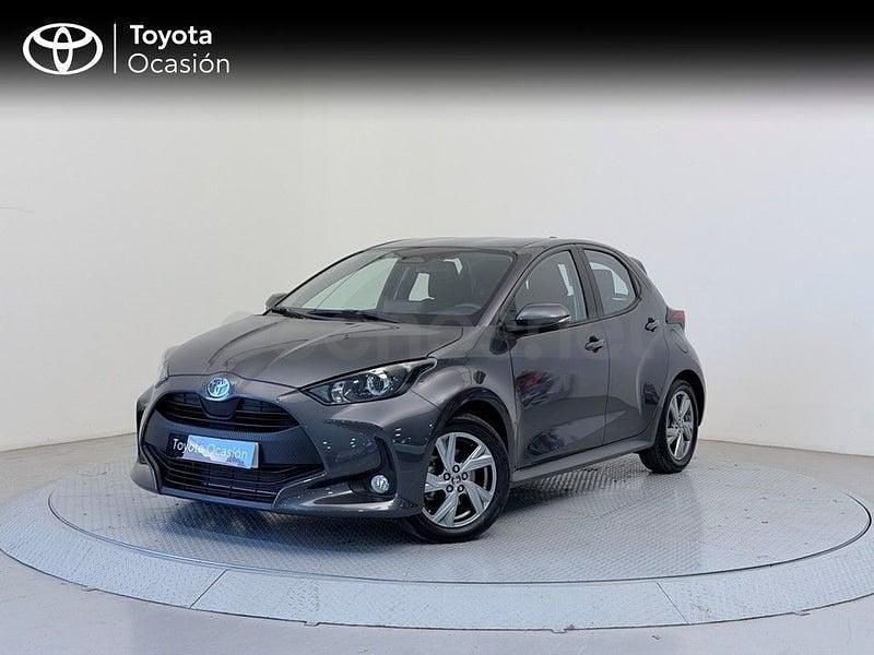 Usado Toyota Yaris Hybrid Active 116 CV (85 kW) 2025 Gris / plata Berlina