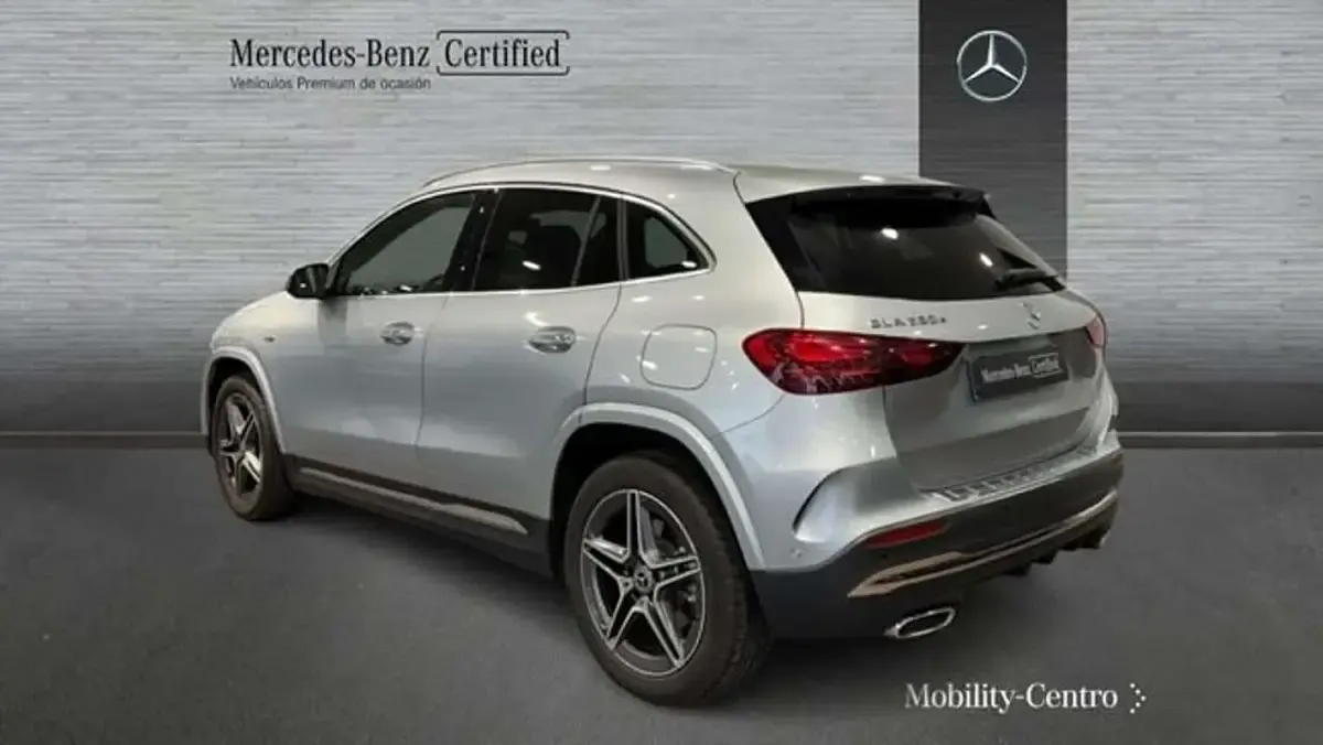 Usado Mercedes GLA250 219 CV (161 kW) 2025 Plateado SUV