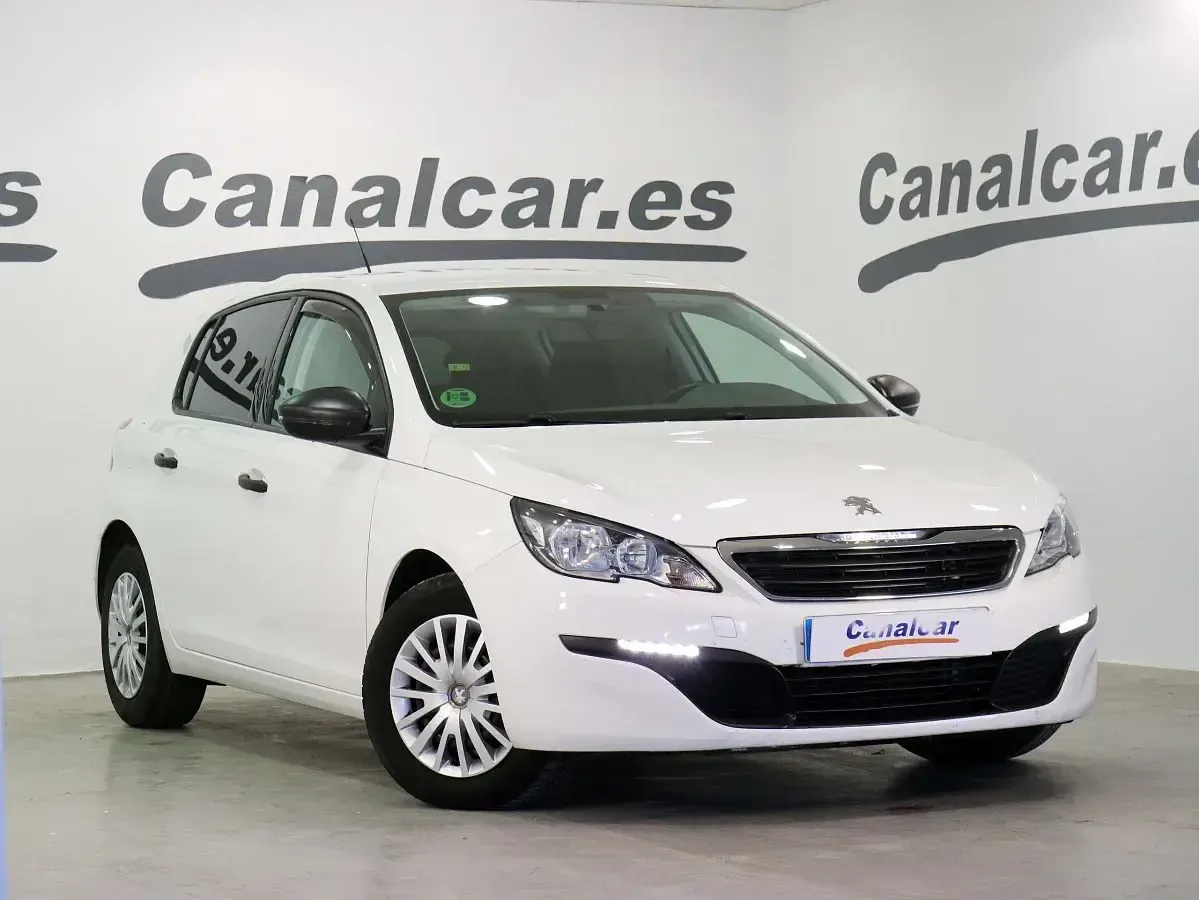 Usado Peugeot 308 Access 100 CV (73 kW) 2017 Blanco