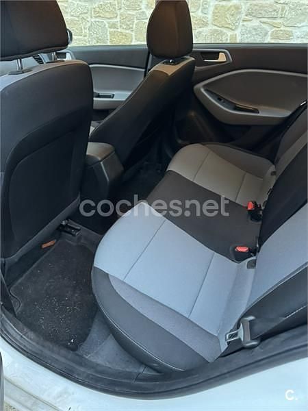 Usado Hyundai i20 100 CV (73 kW) 2017 Blanco Berlina
