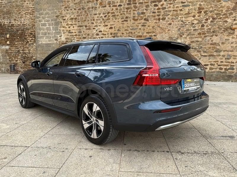 Begagnad Volvo V60 CC Plus 197 HK (144 kW) 2023 Blå Kombi