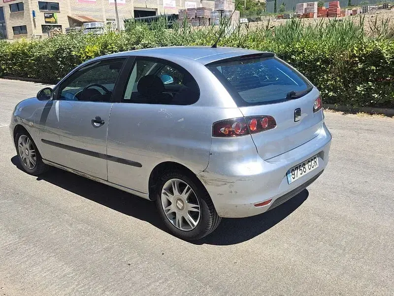 Usado Seat Ibiza 70 CV (51 kW) 2008 Gris / plata Berlina