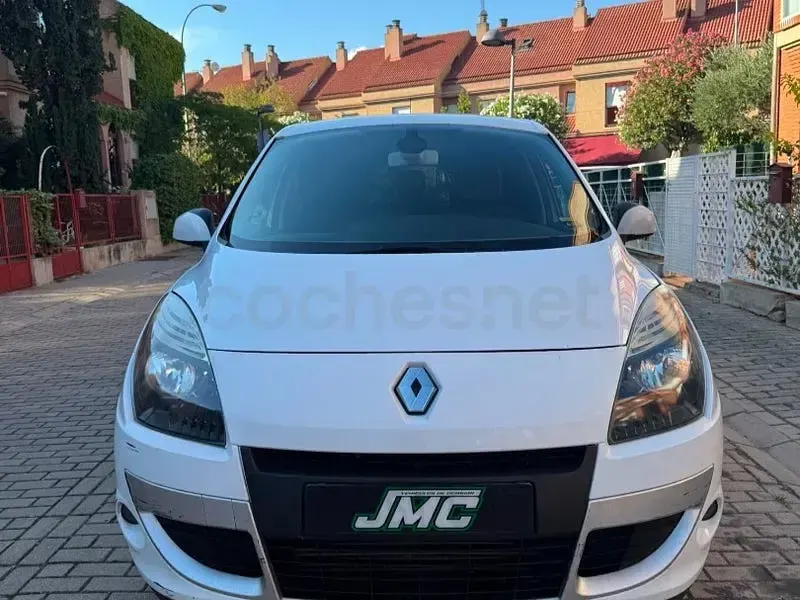 Usado Renault Scénic III Dynamique 105 CV (77 kW) 2010 Blanco Monovolumen