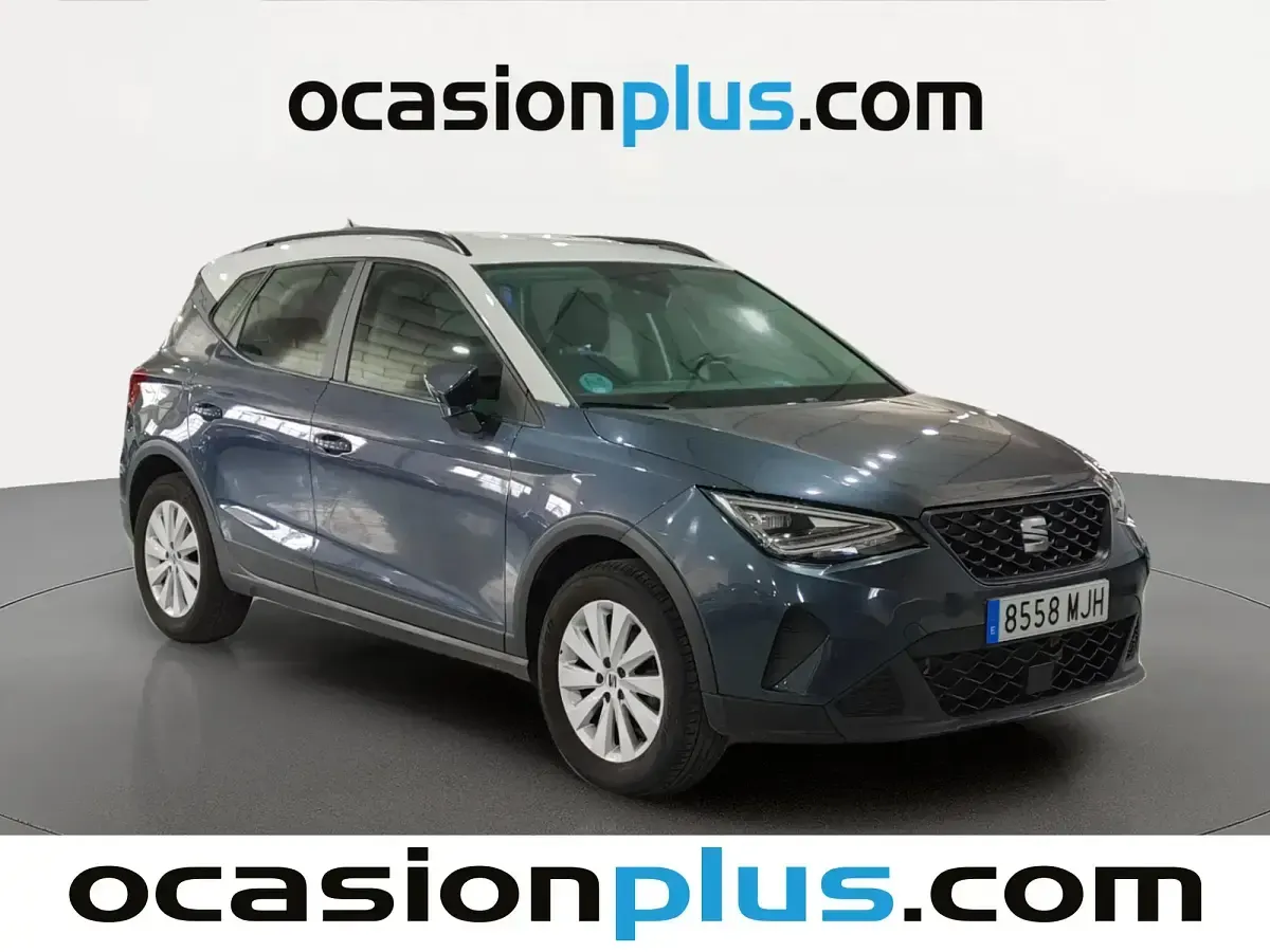 Usado Seat Arona Style 110 CV (80 kW) 2023 Gris SUV