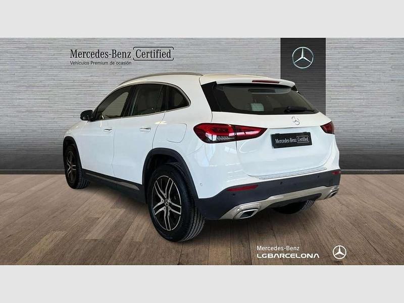 Usado Mercedes GLA180 136 CV (100 kW) 2022 Blanco SUV