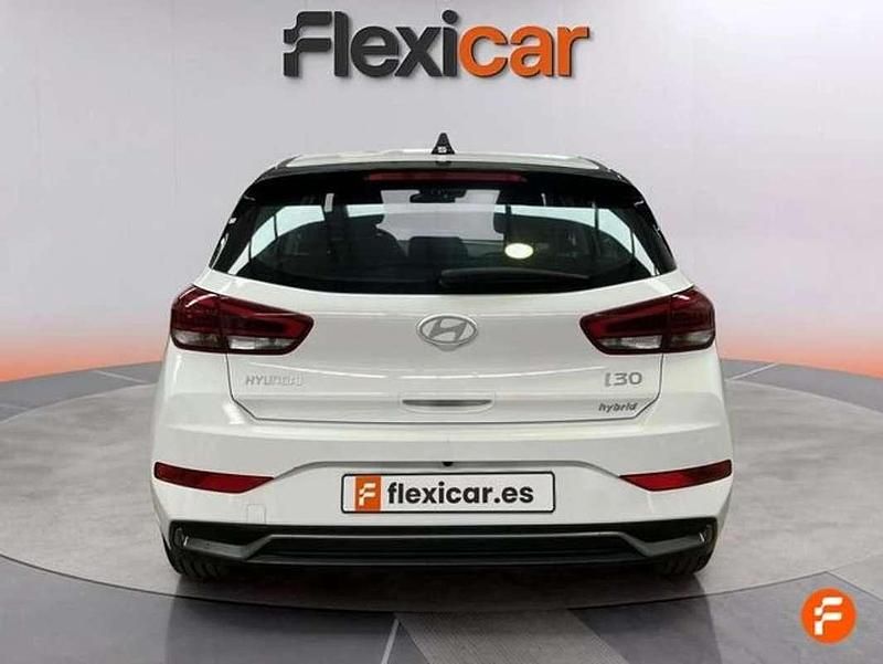 Begagnad Hyundai i30 120 HK (88 kW) 2024 Vit Sedan