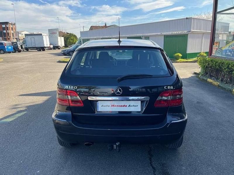 Usado Mercedes B180 109 CV (80 kW) 2008 Negro Monovolumen