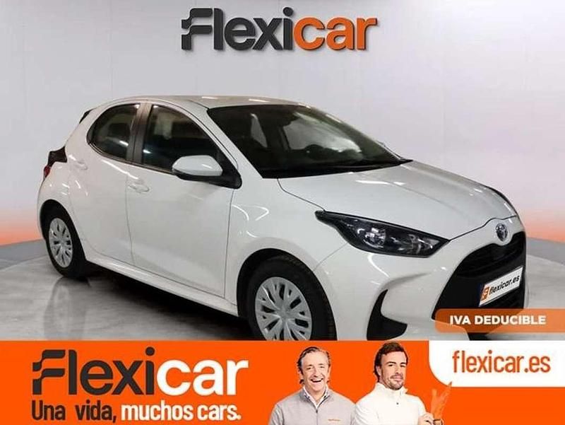 Usado Toyota Yaris Hybrid Active 116 CV (85 kW) 2022 Blanco Utilitario