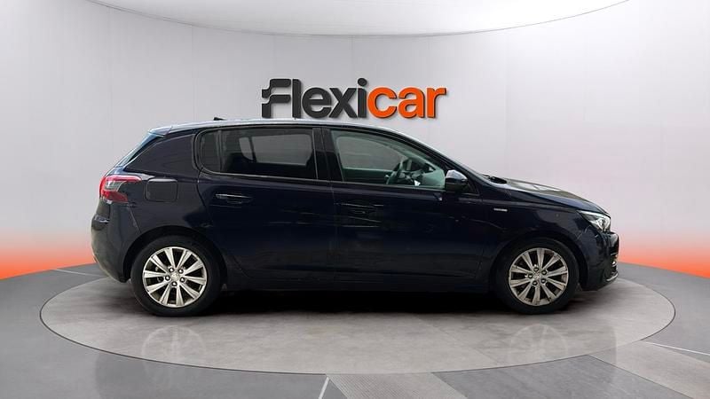 Usado Peugeot 208 Allure 102 CV (75 kW) 2024 Negro Utilitario