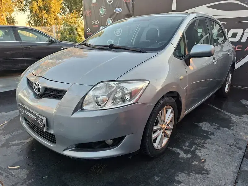 Usado Toyota Auris Luna 90 CV (66 kW) 2008 Gris / plata Utilitario