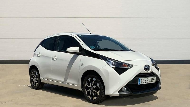 Blanco Usado 2021 Toyota Aygo Sport Utilitario | 12.700 € (Un poco caro) - Imagen 1/4